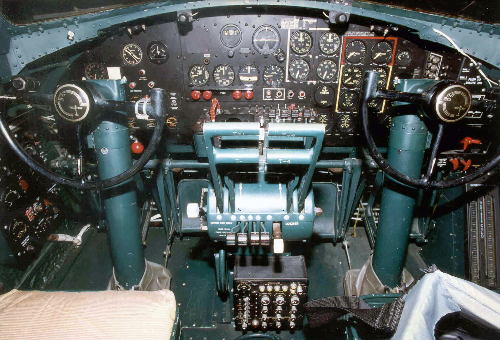 b17g cockpit controls